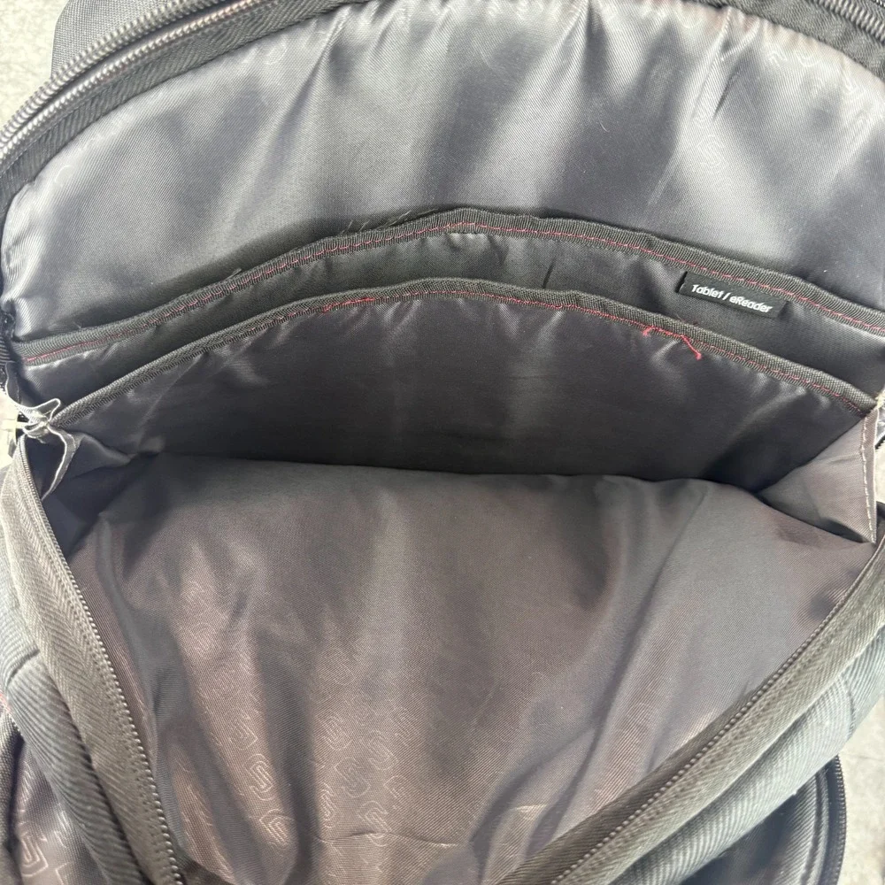 Solo  Executive Laptop Backpack, Black/Red‎